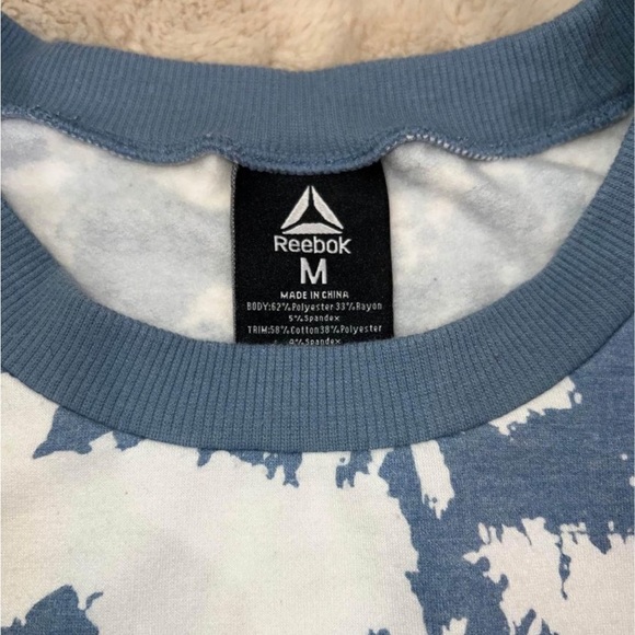 Womens Reebok crewneck sweatshirt size medium - Picture 2 of 4